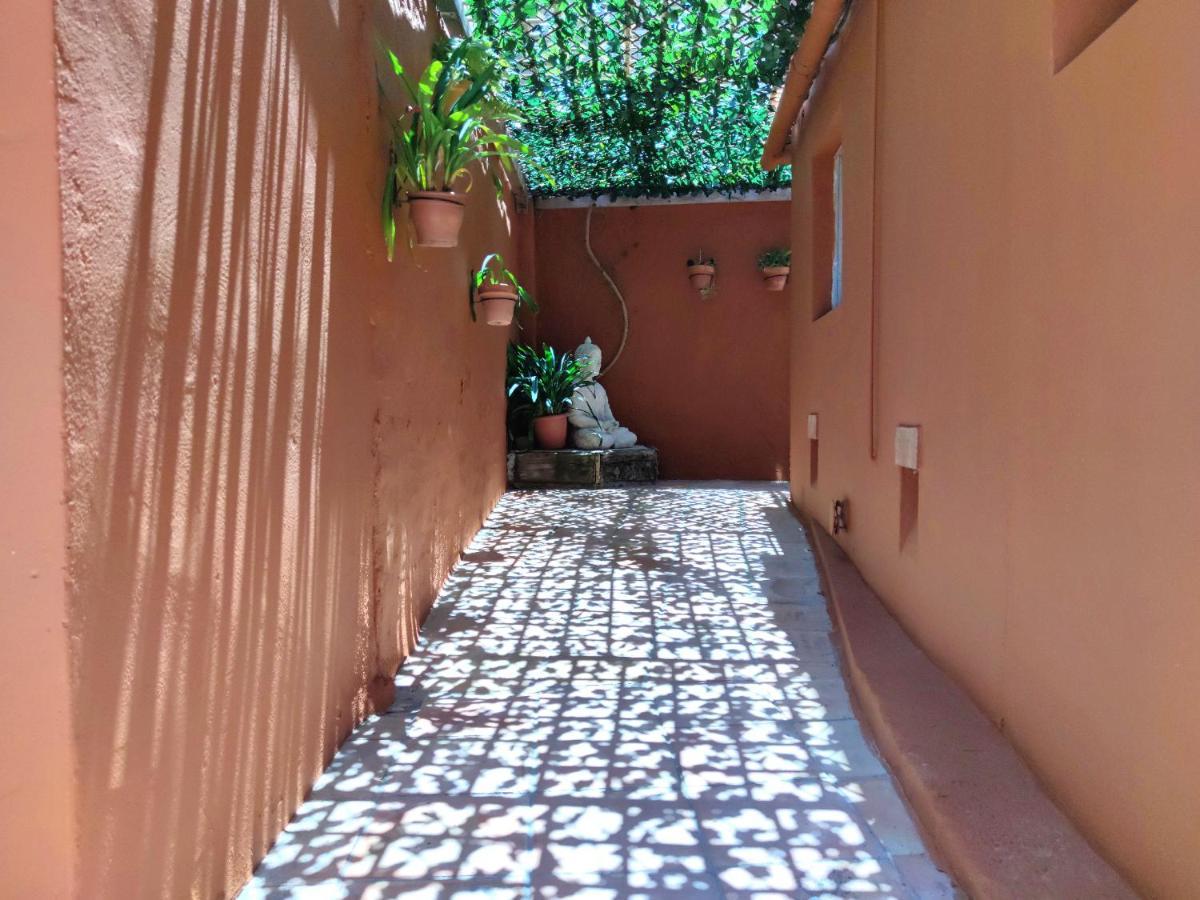 Отель La Posada De Lola - Adults Only Болония Экстерьер фото